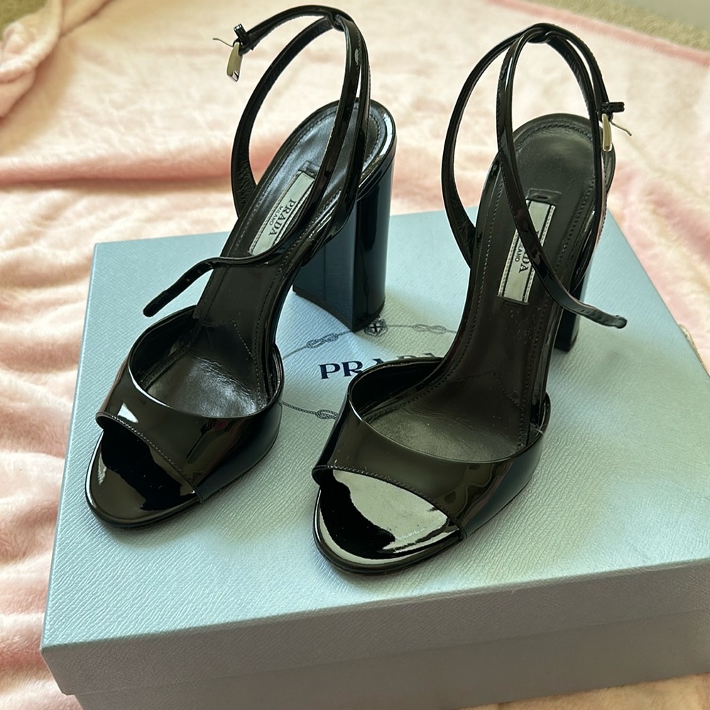 Like new. Authentic Prada size 7
